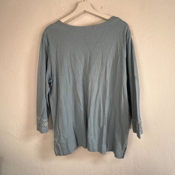 Alfred Dunner Womens Blue Embroidered V-Neck Winter Snowflake Floral Top Large - Picture 2 of 7